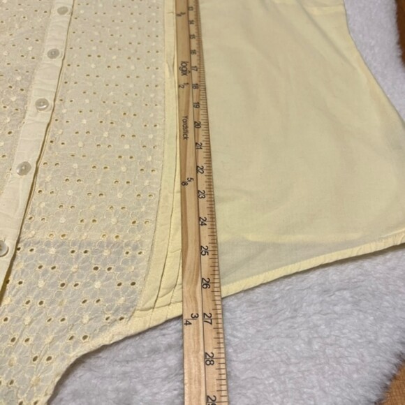 Dressbarn Light Yellow Pleated Eyelet Embroidered Tie Front Top Size 2X - Picture 12 of 12